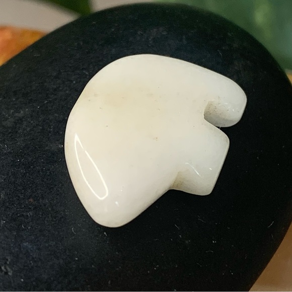 VTG Zuni Style Carved White Stone Bear Fetish Bead Native American Animals .8" - Picture 4 of 11
